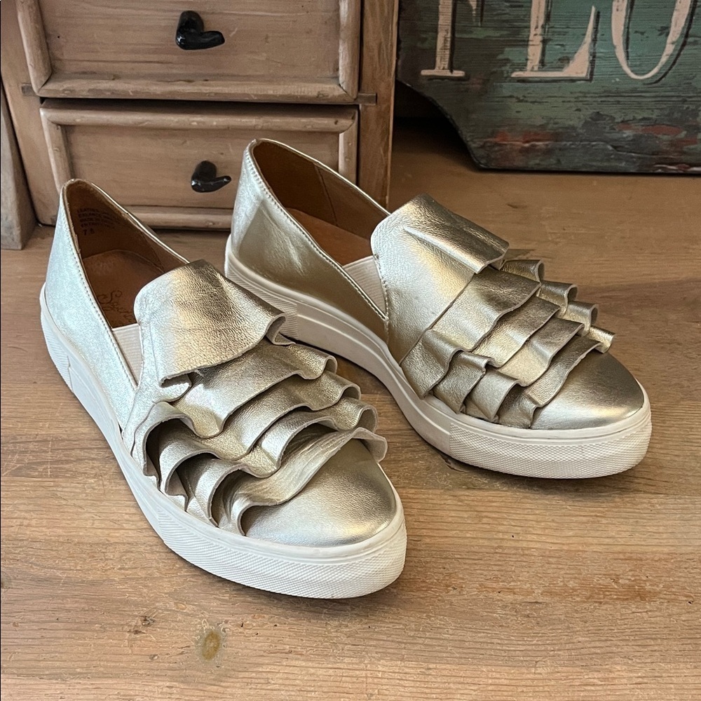 Seychelles Quake Gold Ruffle Platform Sneakers Slip-On Size 7.5 Metallic
